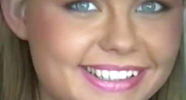 લાલ સેકસી પીચર વીડીયો પળિયાવાળું સુંદરતા તેના ગળામાં નીચે તેના શિશ્ન માંથી આંસુ હતી