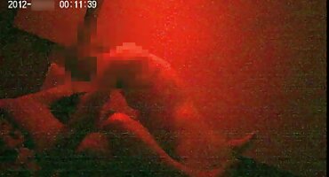 એક ત્રીપલ સેકસ વીડીયો ચુંબન સાથે અશ્લીલ અને અશ્લીલ.