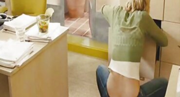 એક નરમ યોનિમાં એક સુંદર શ્યામા ખેંચે છે સેકસી બીપી વીડીયો સેકસી