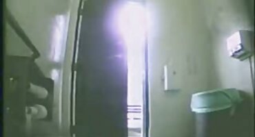 એક સુંદર પ્રેમી દરેક ચુંબન પહેલાં 