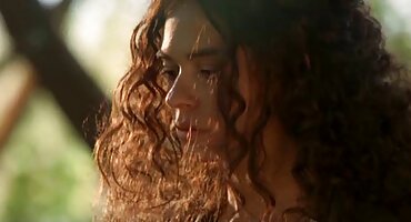 સાવચેત છોકરી ચુંબન કરતા સેકસી વીડીયો સેકસી પહેલા તેના ગધેડાને ચાટે છે