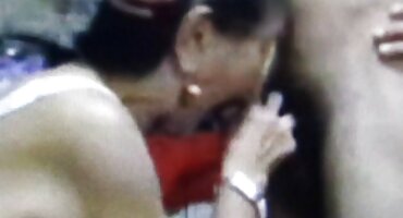 બાર્ટ તેની ગુલાબી પેન્ટીઝ ઉતાર્યા વિના તેની બહેનની ચૂ વીડીયો સેકસી માં સમાપ્ત થાય છે.